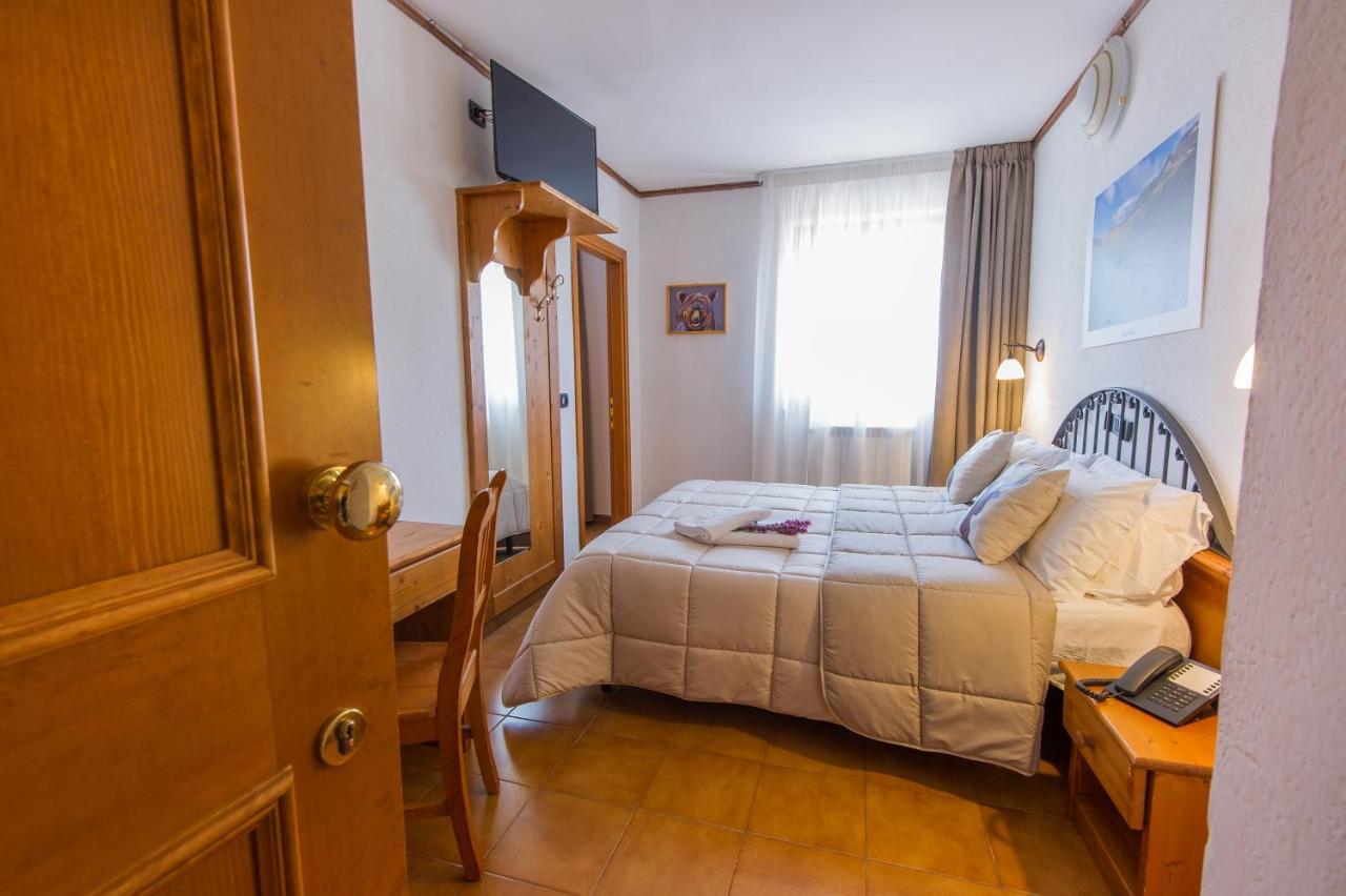 Hotel Iris Pescasseroli Bagian luar foto