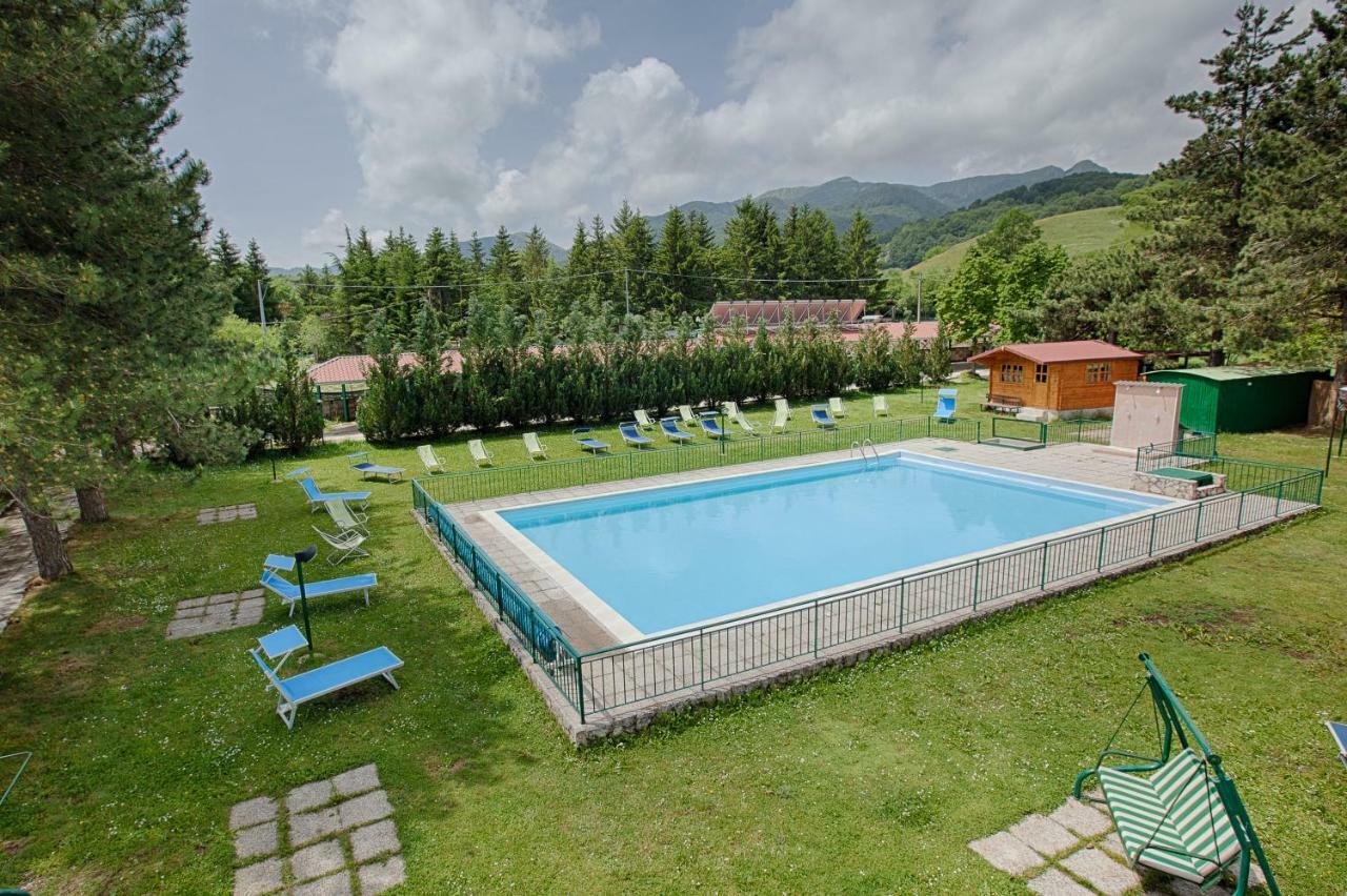 Hotel Iris Pescasseroli Bagian luar foto
