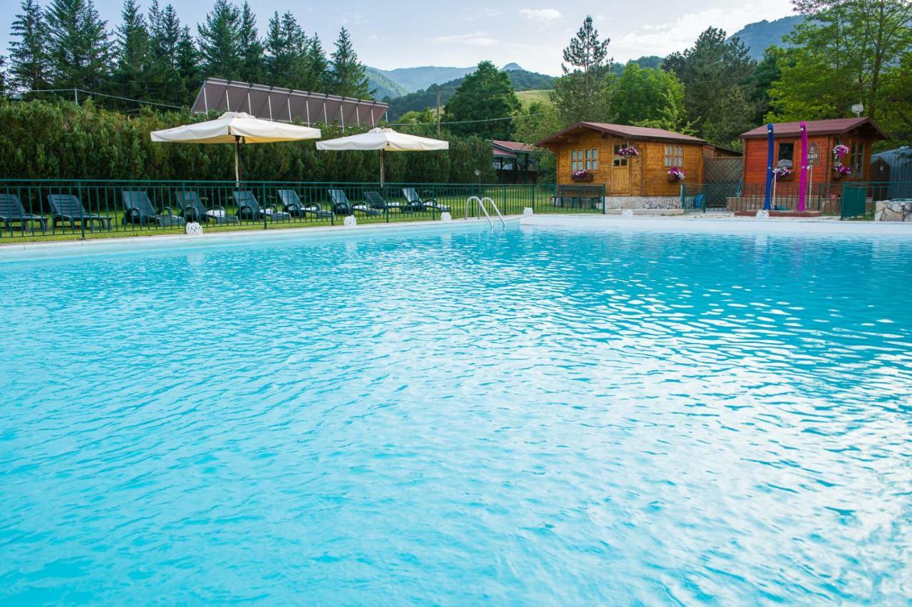Hotel Iris Pescasseroli Bagian luar foto